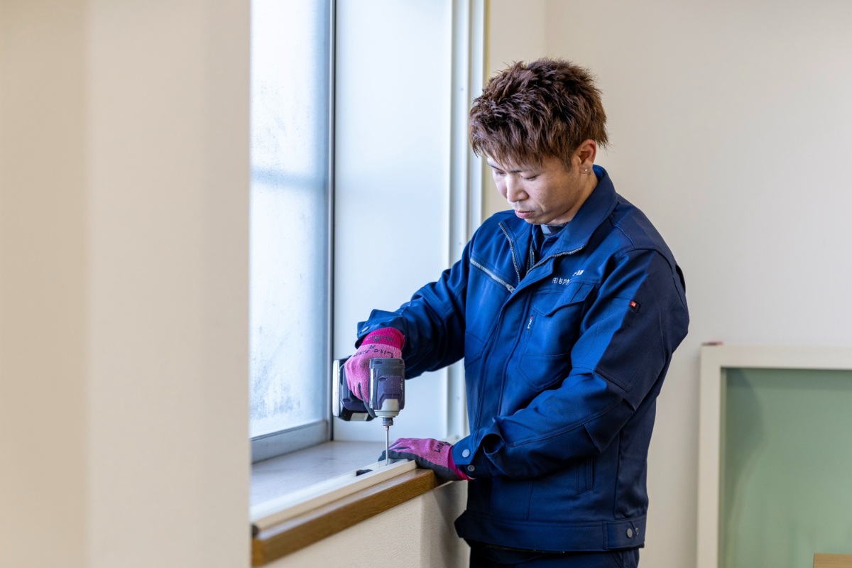 スタッフが作業している画像