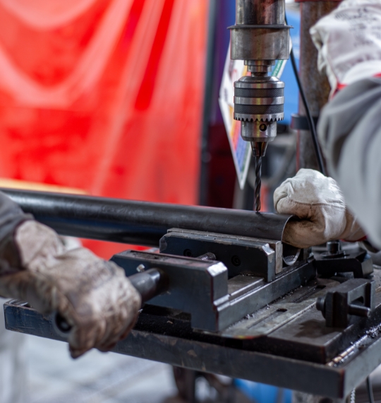 材料を加工している画像1