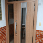 40年前の玄関ドアをLIXIL玄関ドアリシェントにリフォーム